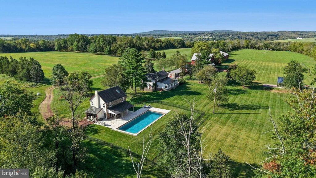 119 Center Hill Rd Upper Black Eddy PA 18972