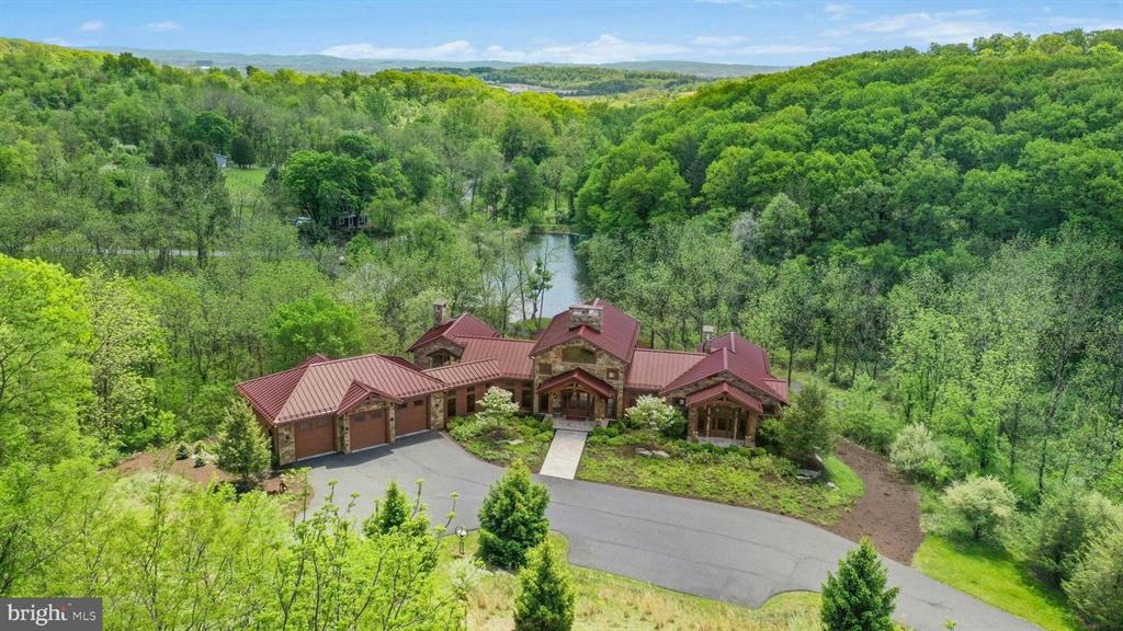 2042 Folk Rd Fogelsville PA 18051